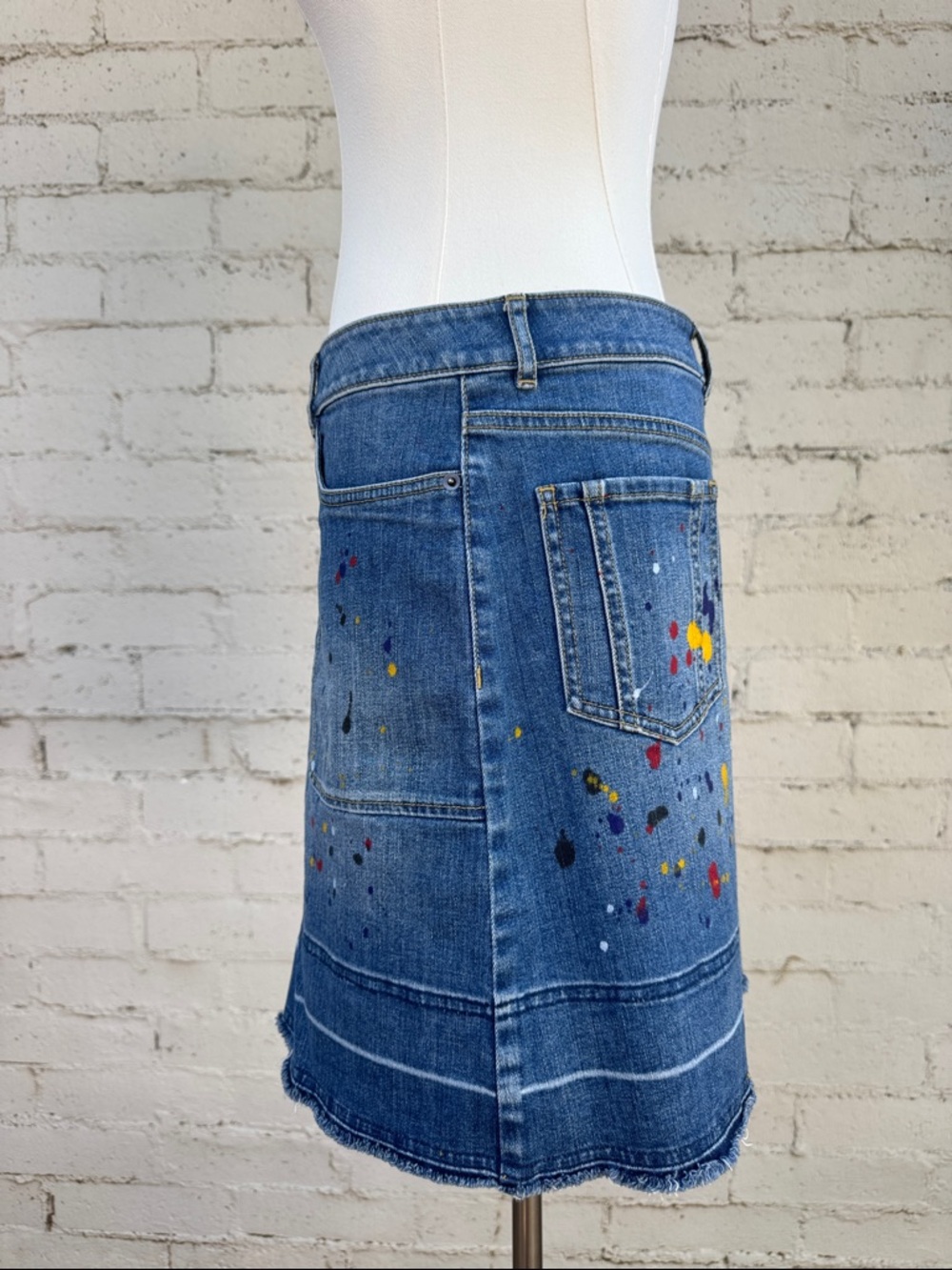 Alice + Olivia Coletta Denim Mini Skirt Splatter Paint Size 4 (28) - Picture 8 of 14